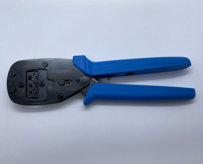Crimping tool for DT stamped terminal